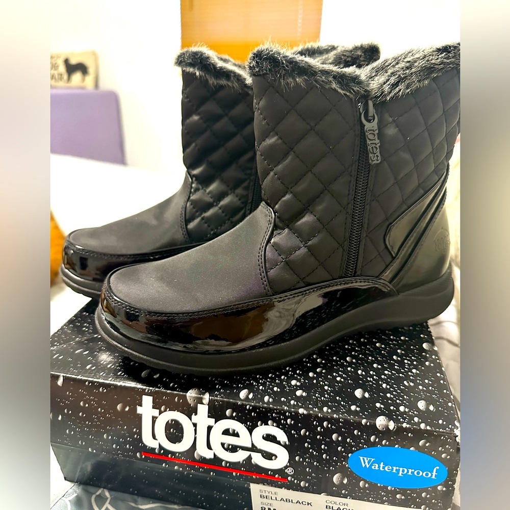 NIB totes Bella Women's Waterproof Winter Boots